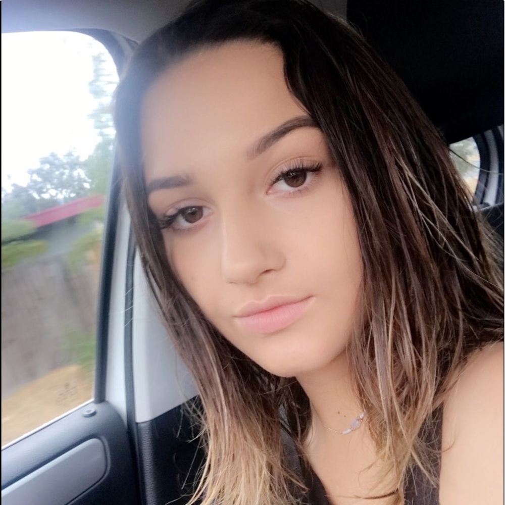 Meet your Posher, Anika